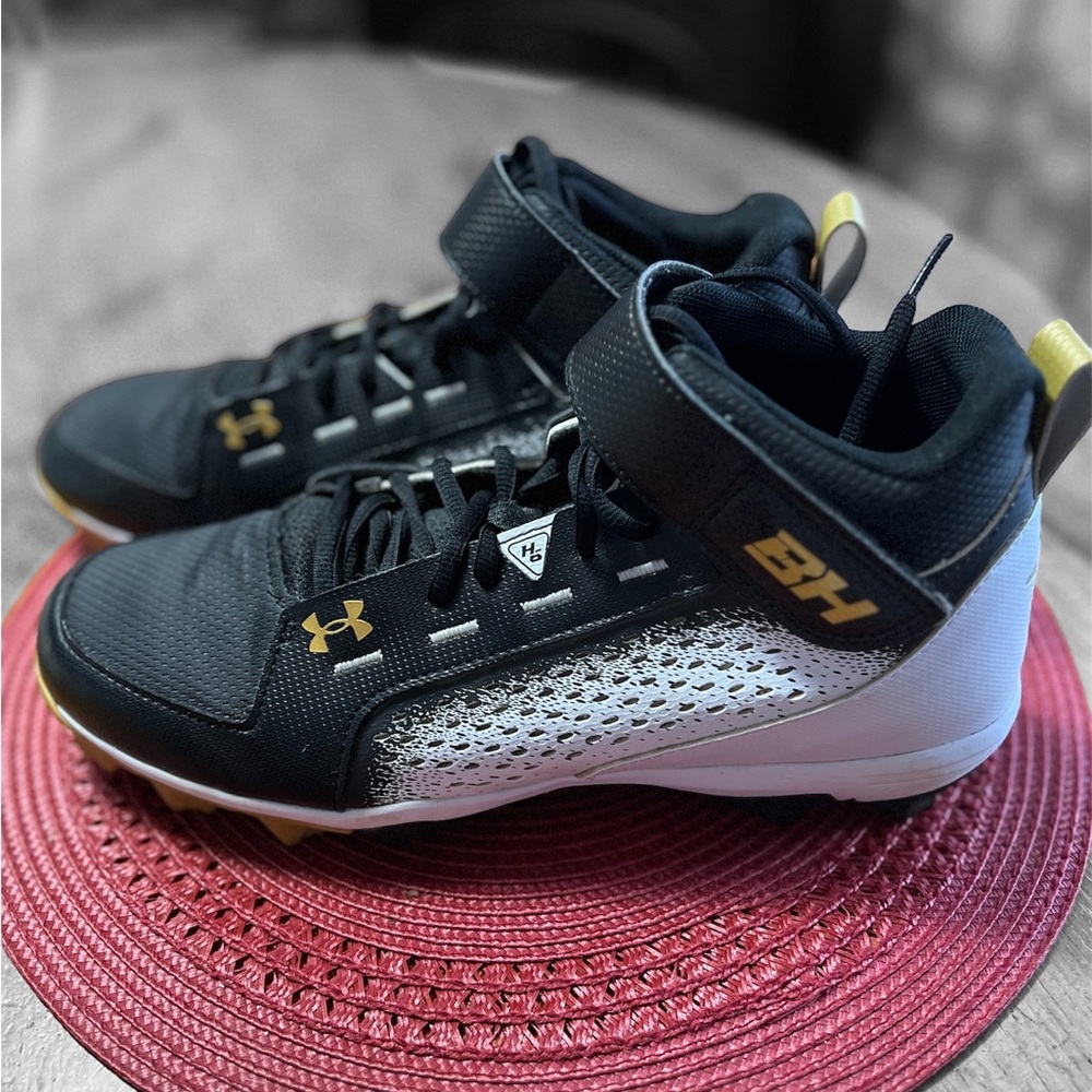 Men’s Under Armor 2022 Bryce Harper Mid Cleats-Size 9.5